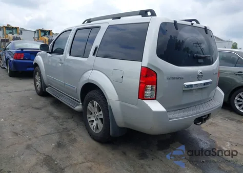 2011 Nissan Pathfinder Silver z USA, uszkodzony, nr VIN 5N1AR1NN1BC633608